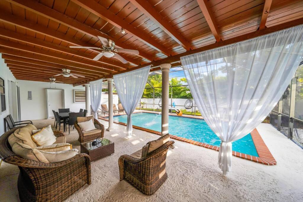 Luxurious Miami Vacation Home With Pool 5Br Suites Cutler Bay Exterior photo